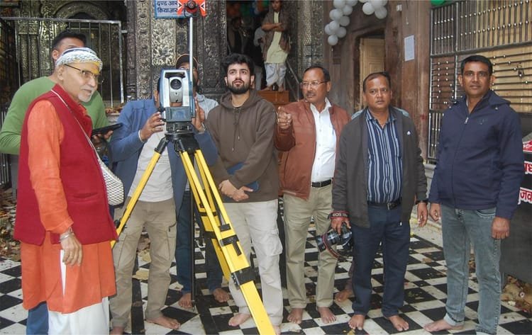 up:-बांकेबिहारी-मंदिर-में-बड़े-बदलाव-की-तैयारी…iit-रुड़की-का-सर्वे-पूरा,-नए-साल-से-बदलेगी-दर्शन-की-व्यवस्था