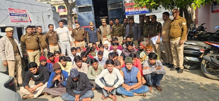 मथुरा-में-साइबर-ठगी-की-दुनिया:-4-गांव-जिनके-युवा-ठगी-में-माहिर,-पुलिस-ने-37-दबोचे;-ग्राम-प्रधान-भी-गिरफ्तार