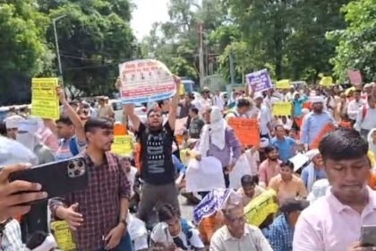 यूपी:-69000-शिक्षक-भर्ती-मामले-पर-16-दिसंबर-को-सुप्रीम-कोर्ट-में-होगी-अहम-सुनवाई,-कई-बार-टल-चुकी-है-डेट