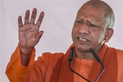 “2017-के-पहले-यूपी-में-बिजली-नहीं-थी,-क्योंकि-डकैती-अंधेरे-में-ही-होती-है”,-cm-योगी-का-विपक्ष-पर-करारा-हमला