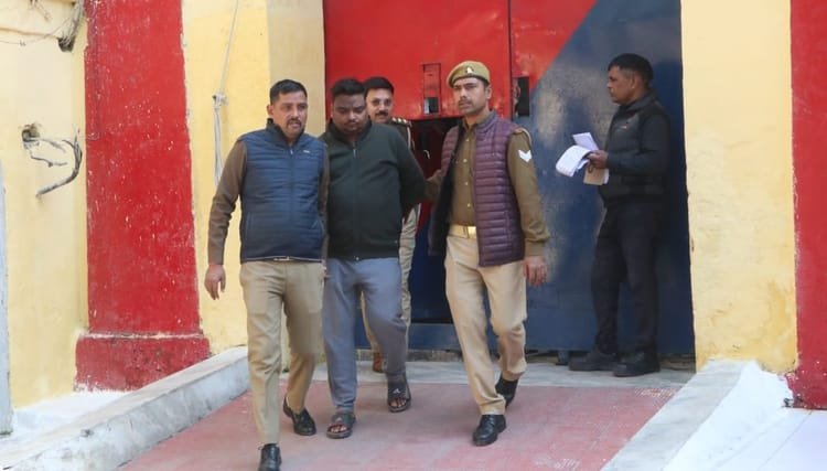 kanpur:-महाठग-रविंद्र-सोनी-के-दो-साथियों-के-पास-है-क्रिप्टो-खजाने-की-चाभी,-कस्टडी-रिमांड-में-दी-कई-अहम-जानकारी