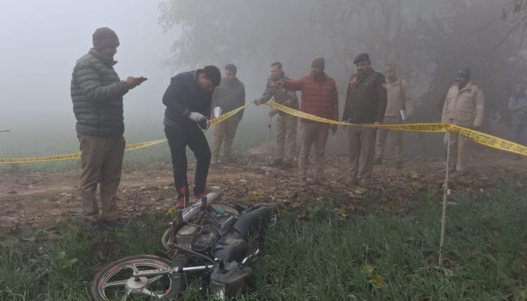 sambhal:-मुठभेड़-के-बाद-50-हजार-का-इनामी-पकड़ा,-पैर-में-लगी-गोली,-बरेली-निवासी-ने-तमंचा-दिखा-लूटे-थे-गहने