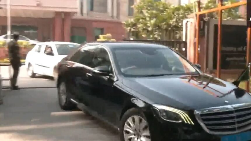 भारत-ने-बांग्लादेश-के-हाई-कमिश्नर-को-तलब-किया,-ढाका-में-भारतीय-मिशन-की-सुरक्षा-पर-जताई-चिंता