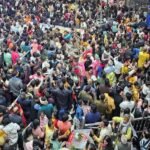 vrindavan:-बांकेबिहारी-मंदिर-में-श्रद्धालु-नहीं-लगा-पाए-भोग,-न-चढ़ी-माला…भोग-भंडारी-हटाने-पर-मचा-बवाल