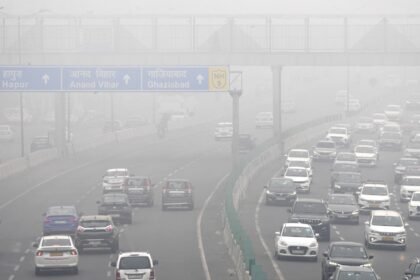 दिल्ली-की-हवा-में-नहीं-कम-हो-रहा-जहर,-प्रशासन-के-सारे-प्रयास-विफल,-अभी-भी-aqi-400-के-पार