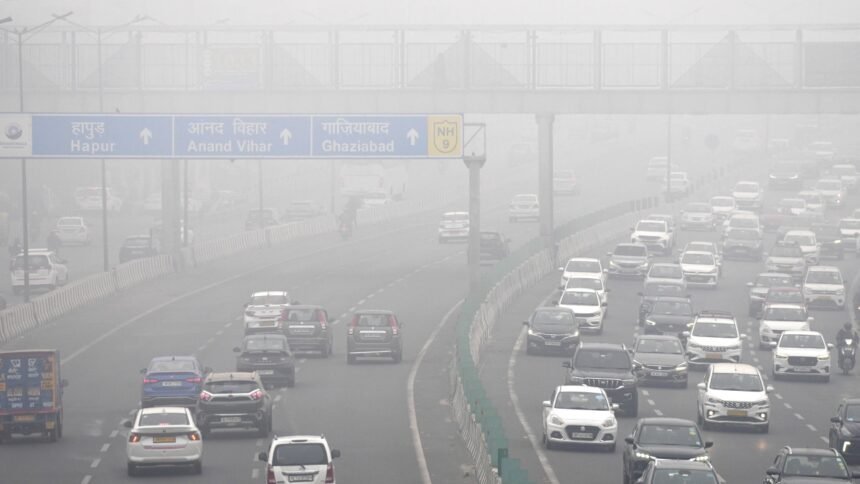 दिल्ली-की-हवा-में-नहीं-कम-हो-रहा-जहर,-प्रशासन-के-सारे-प्रयास-विफल,-अभी-भी-aqi-400-के-पार