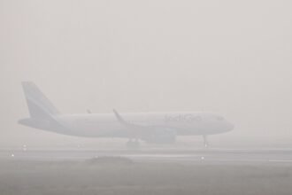 दिल्ली:-घने-कोहरे-के-चलते-152-फ्लाइट-कैंसिल,-सिविल-एविएशन-मिनिस्ट्री-समेत-कई-एयरलाइंस-ने-जारी-की-एडवाइजरी