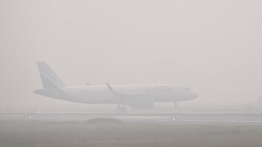दिल्ली:-घने-कोहरे-के-चलते-152-फ्लाइट-कैंसिल,-सिविल-एविएशन-मिनिस्ट्री-समेत-कई-एयरलाइंस-ने-जारी-की-एडवाइजरी