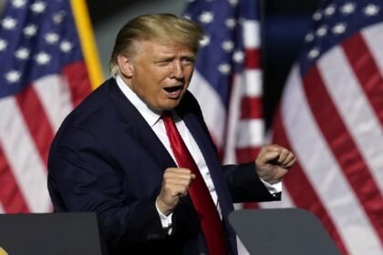 हो-गया-खेला!-डोनाल्ड-ट्रंप-की-तस्वीर-समेत-अमेरिकी-सरकारी-वेबसाइट-से-गायब-हुईं-16-एपस्टीन-फाइलें