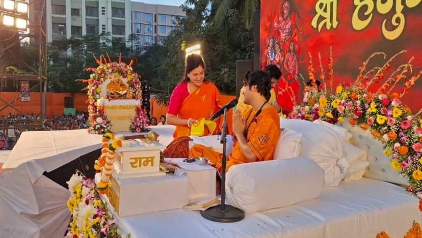 नवनीत-राणा-ने-बागेश्वर-धाम-के-धीरेंद्र-शास्त्री-से-की-मुलाकात,-कहा-बंगाल-में-बाबरी-मस्जिद-बनी-तो…