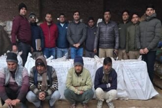 up:-एटा-में-कोडीन-सिरप-का-बड़ा-जखीरा-पकड़ा,-50-लाख-का-माल-जब्त;-रिटायर्ड-फौजी-समेत-4-गिरफ्तार