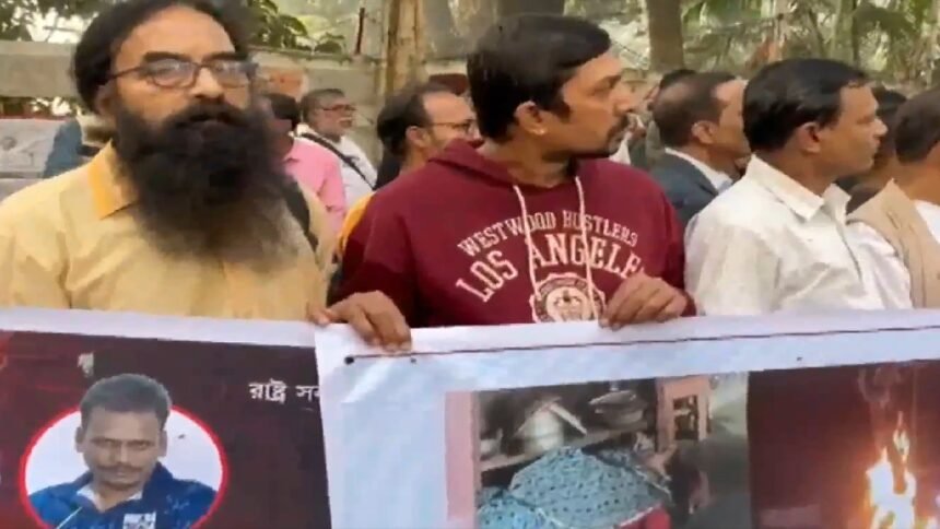 बांग्लादेश-में-दीपू-चंद्र-दास-की-हत्या-का-विरोध,-हिंदू-समुदाय-के-लोगों-ने-किया-प्रदर्शन