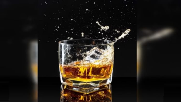 up:-नए-साल-की-पार्टी-में-शराब-परोसनी-है-तो-लेना-होगा-लाइसेंस,-जानें-घर-और-होटल-के-लिए-कितनी-है-फीस