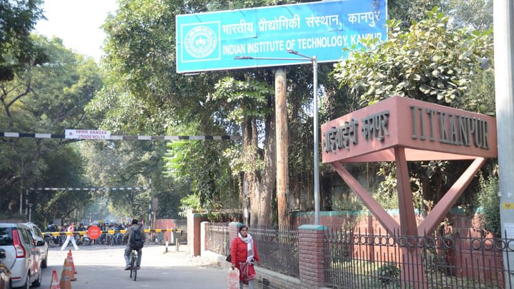 up:-रीढ़-व-हड्डी-की-सर्जरी-में-बड़ी-राहत,-iit-देगा-स्वदेशी-थ्रीडी-इम्प्लांट,-सुरक्षित-और-किफायती-होगा-ऑपरेशन