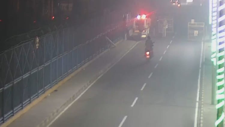 kanpur:-वाहन-चेकिंग-के-दौरान-बैरियर-तोड़ते-हुए-लग्जरी-कार-ने-अटल-घाट-चौकी-प्रभारी,-दरोगा-व-होमगार्ड-को-कुचला