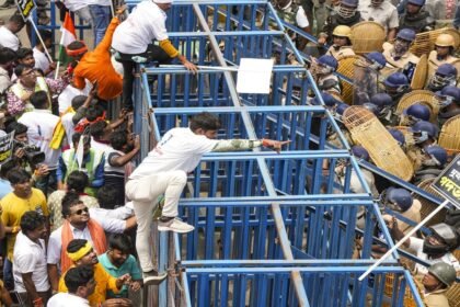 प.-बंगाल:-हावड़ा-में-पुलिस-और-बीजेपी-समर्थकों-के-बीच-झड़प,-दीपू-चंद्र-दास-की-हत्या-के-विरोध-में-प्रदर्शन