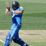 रोहित-शर्मा-ने-मैदान-में-उतरते-ही-कर-दी-चौके-और-छक्कों-की-बारिश,-धमाकेदार-अंदाज-में-जड़ा-शतक