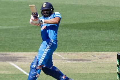 रोहित-शर्मा-ने-मैदान-में-उतरते-ही-कर-दी-चौके-और-छक्कों-की-बारिश,-धमाकेदार-अंदाज-में-जड़ा-शतक