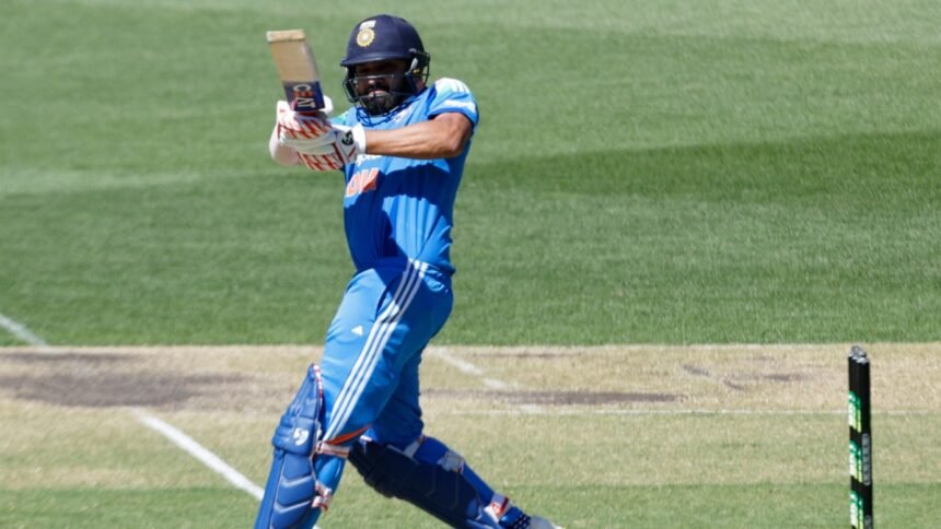 रोहित-शर्मा-ने-मैदान-में-उतरते-ही-कर-दी-चौके-और-छक्कों-की-बारिश,-धमाकेदार-अंदाज-में-जड़ा-शतक