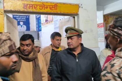 etawah:-भरभराकर-गिरी-80-साल-पुराने-मकान-की-छत;-मलबे-में-दबकर-महिला-की-मौत,-पति-और-बेटा-गंभीर-घायल