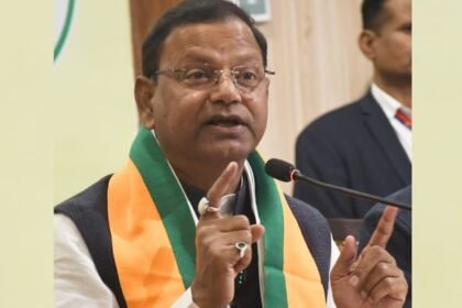 up:-जाति-विशेष-की-बैठक-करने-वाले-जनप्रतिनिधियों-को-भाजपा-अध्यक्ष-की-चेतावनी,-नकारात्मक-राजनीति-का-शिकार-न-बनें