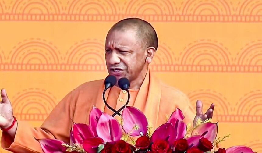 सीएम-योगी-ने-यूपी-पुलिस-को-हाईटेक-करने-के-लिए-लॉन्च-किया-yaksh-app,-क्या-है-इसकी-खासियत?-जानें