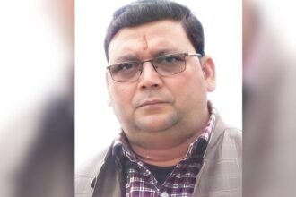 तेज-रफ्तार-का-कहर:-पिकअप-की-टक्कर-से-बाइक-सहित-दूर-जा-गिरा-शिक्षक,-हादसे-में-हुई-मौत;-परिवार-में-मचा-कोहराम