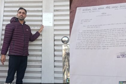 राजस्थान:-चौमूं-में-पत्थरबाजी-के-बाद-बुलडोजर-एक्शन-की-तैयारी-में-सरकार,-20-मकानों-पर-चस्पा-किया-नोटिस