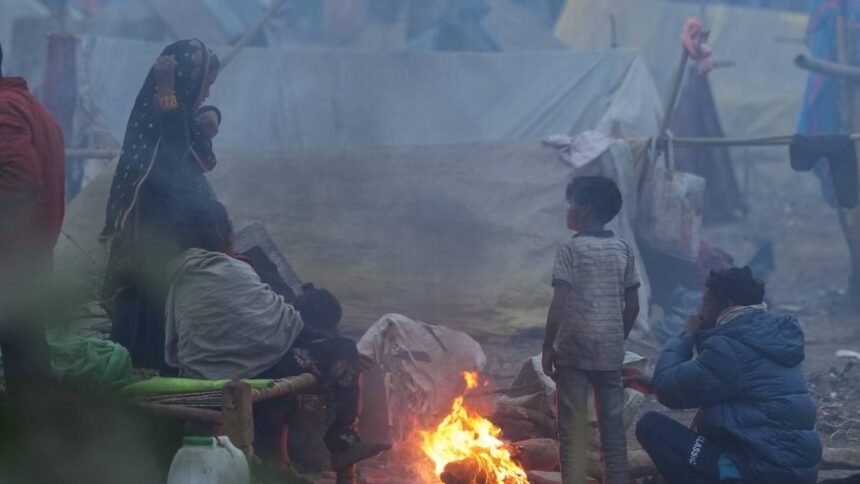 शीतलहर-की-चपेट-में-उत्तर-भारत,-दिल्ली-ncr-में-बारिश-के-आसार,-जानें-नए-साल-पर-कैसा-रहेगा-मौसम