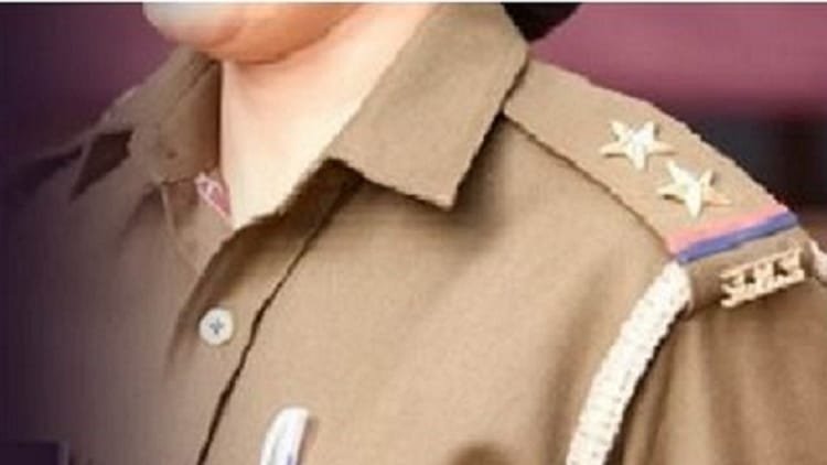 agra:-इंस्पेक्टर-को-क्लीन-चिट,-अपर-पुलिस-आयुक्त-करेंगे-जांच…दरोगा-नीतू-प्रकरण-में-आया-नया-मोड़