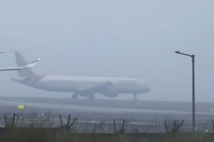 दिल्ली-एयरपोर्ट-पर-घने-कोहरे-का-कहर!-148-फ्लाइट्स-कैंसिल,-150-से-ज्यादा-उड़ानें-लेट;-यात्री-हुए-परेशान