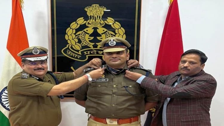 bareilly-news:-एसएसपी-अनुराग-आर्य-को-मिली-प्रोन्नति,-एडीजी-और-डीआईजी-ने-लगाए-स्टार