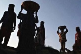 घोटाला:-यूपी-के-इस-गांव-में-ग्राम-प्रधान-ने-पति,-बेटों-और-बहू-को-मजदूर-दिखाकर-3.51-लाख-हड़पे,-ऐसे-हुआ-खुलासा