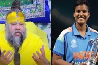 up:-डब्यूपीएल-से-पहले-दीप्ति-शर्मा-ने-परिजनों-के-साथ-बिताया-समय,-संत-प्रेमानंद-महाराज-से-लिया-आशीर्वाद