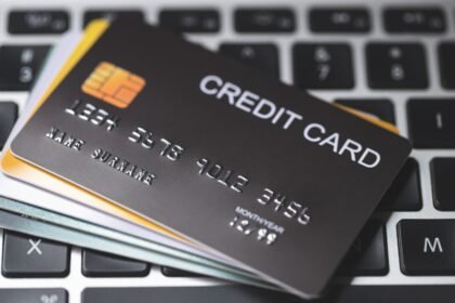 न-नौकरी,-न-इनकम-प्रूफ…-फिर-भी-मिलेगा-क्रेडिट-कार्ड!-भारत-में-काम-करते-हैं-ये-4-स्मार्ट-हैक्स