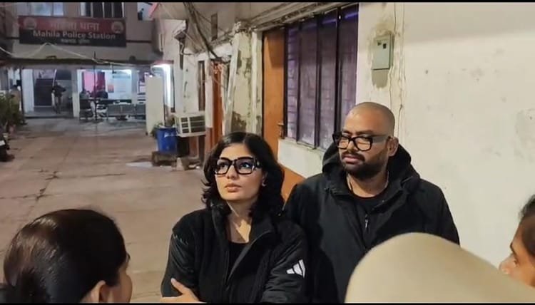 lucknow:-लोक-गायिका-नेहा-सिंह-राठौर-पुलिस-हिरासत-में,-शनिवार-को-दर्ज-नहीं-हो-सका-बयान…-बताया-क्यों