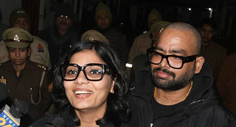 up-:-नेहा-सिंह-राठौर-को-देनी-होगी-अपनी-मेडिकल-रिपोर्ट,-शनिवार-देर-शाम-पहुंची-थीं-हजरतगंज-थाने;-फिर-से-आना-होगा