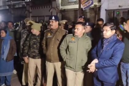 up:-संभल-के-इन-इलाकों-में-बिजली-चोरी,-एक-मिनी-पावर-स्टेशन-मिला,-50-60-घरों-को-हो-रही-थी-आपूर्ति;-dm-sp-का-छापा