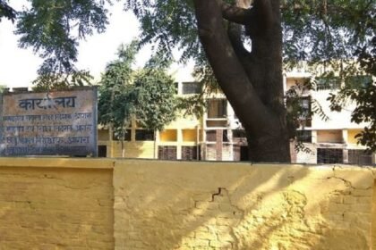 up:-स्मार्ट-बोर्ड-हैं,-लेकिन-वाई-फाई-नहीं…सरकारी-स्कूलों-के-इस-प्रोजेक्ट-का-हाल-चौंकाने-वाला,-dios-ने-ये-कहा