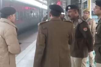 यूपी-के-इस-रेलवे-स्टेशन-पर-बम-की-सूचना-से-मचा-हड़कंप,-खाली-कराई-गई-ट्रेन,-हर-बोगी-की-हो-रही-चेकिंग