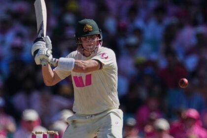 स्टीव-स्मिथ-ने-सिडनी-टेस्ट-मैच-में-जड़-दिया-दमदार-शतक,-इस-मामले-में-इंग्लैंड-के-पूर्व-दिग्गज-को-छोड़ा-पीछे