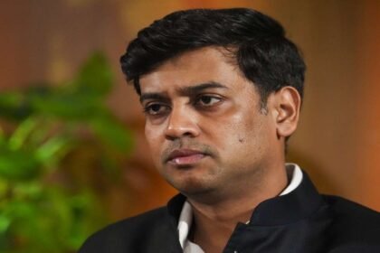 ‘शिवसेना-की-पीठ-में-छुरा-घोंपने-जैसा’,-bjp-कांग्रेस-के-गठबंधन-से-सब-हैरान,-एकनाथ-शिंदे-के-बेटे-का-रिएक्शन-पढ़िए