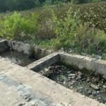 दर्दनाक:-pwd-की-लापरवाही-बनी-काल,-खुले-नाले-में-गिरकर-डेढ़-साल-के-मासूम-की-मौत;-ग्रामीणों-ने-उठाई-ये-मांग