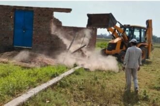 up:-फिर-चला-बुलडोजर…-अवैध-कॉलोनियों-पर-कार्रवाई-से-मची-खलबली;-जांच-परख-कर-ही-खरीदें-प्लॉट