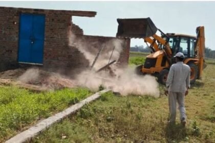 up:-फिर-चला-बुलडोजर…-अवैध-कॉलोनियों-पर-कार्रवाई-से-मची-खलबली;-जांच-परख-कर-ही-खरीदें-प्लॉट