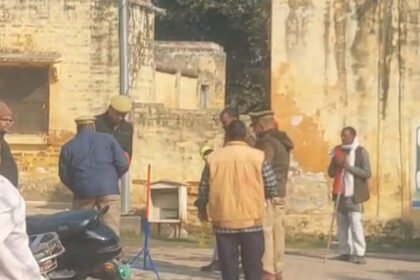 hardoi-crime:-थाने-के-अंदर-पति-ने-पत्नी-को-मारी-गोली,-मचा-हड़कंप