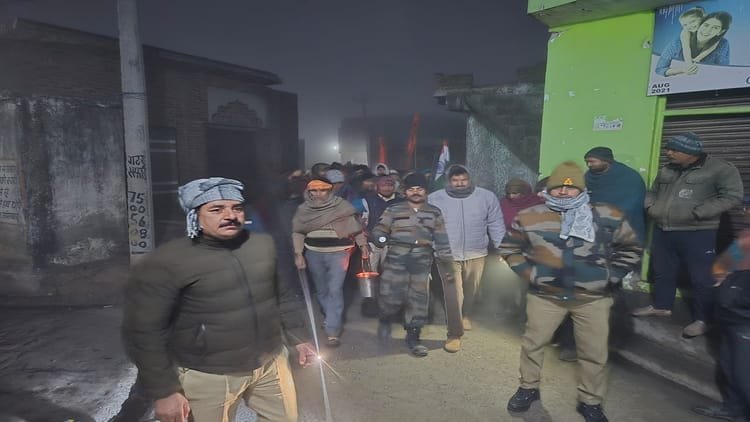 budaun-news:-बवाल-के-बाद-दूसरे-दिन-धूमधाम-से-निकाली-गई-प्रभात-फेरी,-ब्यौर-गांव-में-पुलिस-फोर्स-तैनात