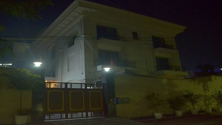 tax-raid:-नोट-गिनते-गिनते-थक-गए-अधिकारी,-20-करोड़-से-ज्यादा-के-आभूषण…अब-तक-मिली-इतनी-रकम