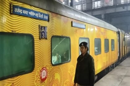 aligarh-news:-दिल्ली-पटना-तेजस-राजधानी-एक्सप्रेस-में-आग-और-बम-की-सूचना-से-मची-खलबली,-चेकिंग