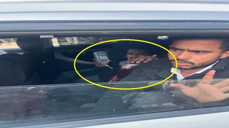 aligarh-news:-युवक-को-मारी-गोली,-मेडिकल-में-भर्ती,-हमलावर-ने-ट्रैक्टर-शोरूम-पर-भी-की-फायरिंग